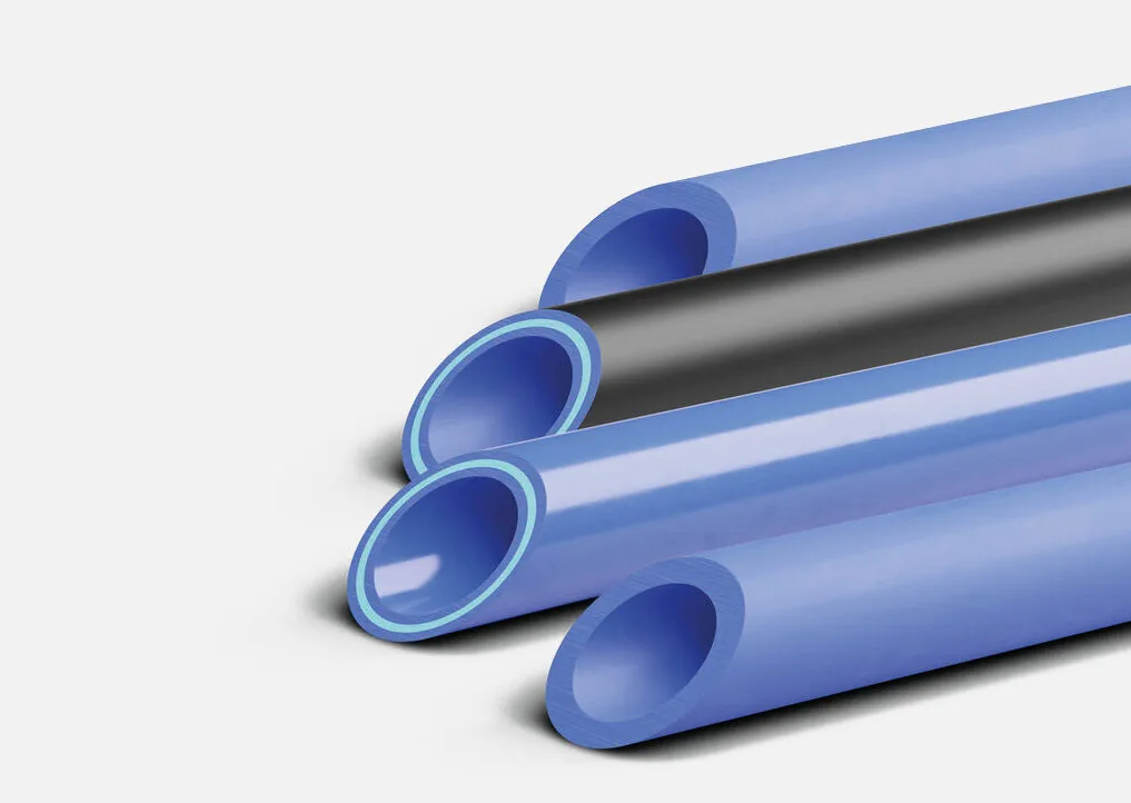 aquatherm blue ürün ailesi: farklı SDR ve yapıdaki borular yan yana