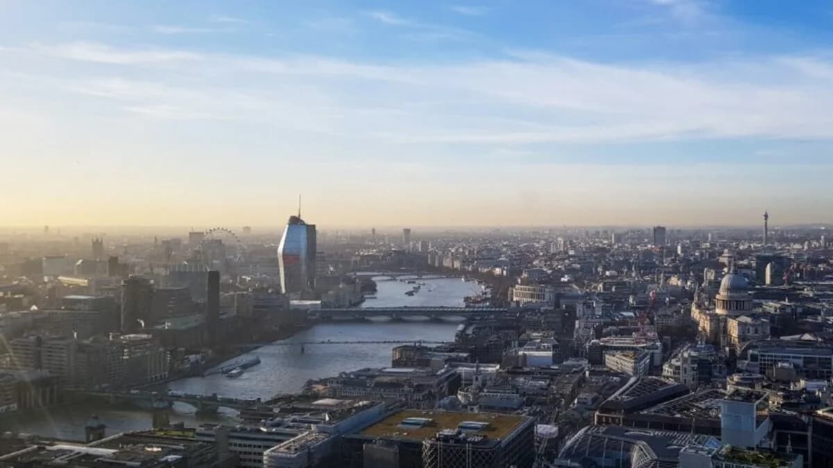21 Young Street konut kompleksi, Londra — tuğla cephe