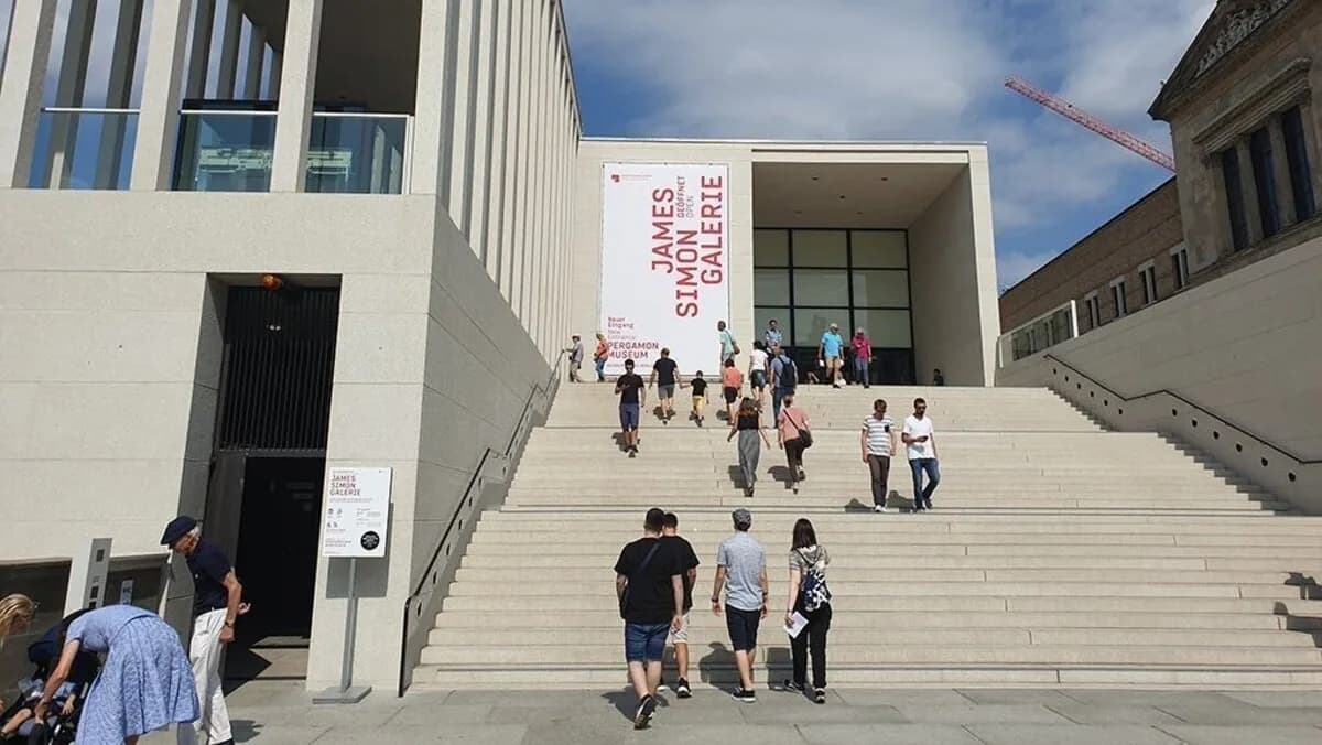 James-Simon-Galerie, Berlin Müze Adası — dış görünüş