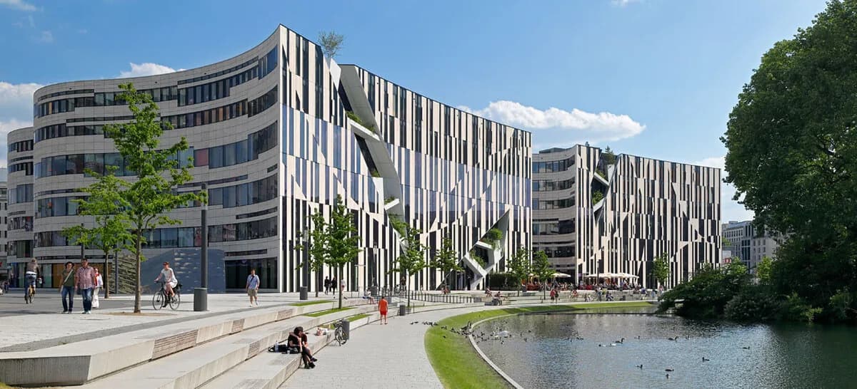 Kö-Bogen, Düsseldorf — cephe görünümü