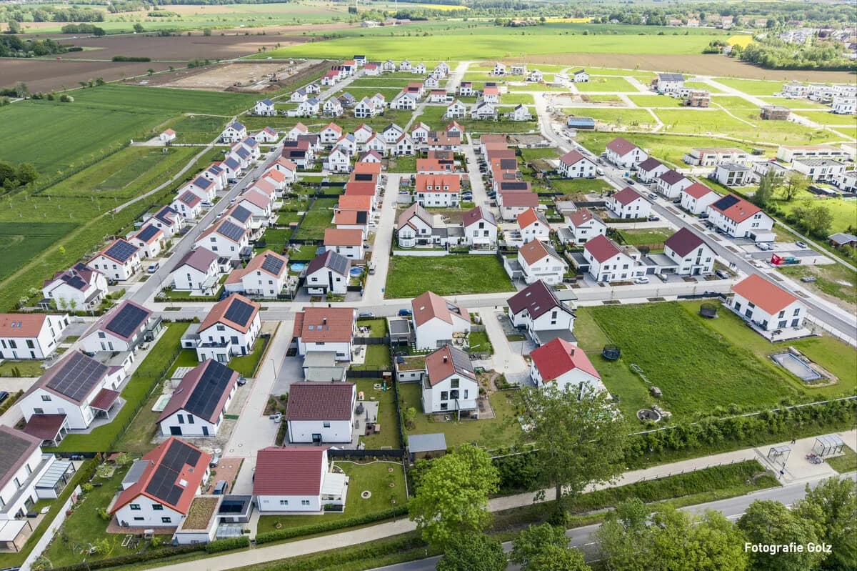 Neuer Soester Norden teknik merkezi — büyük çaplı aquatherm blue kollektörler (Foto: Golz)