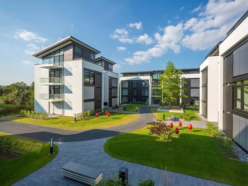 HUF City Living konut projesi, Montabaur — aquatherm black yüzey ısıtma-soğutma (kaynak: aquatherm.de)