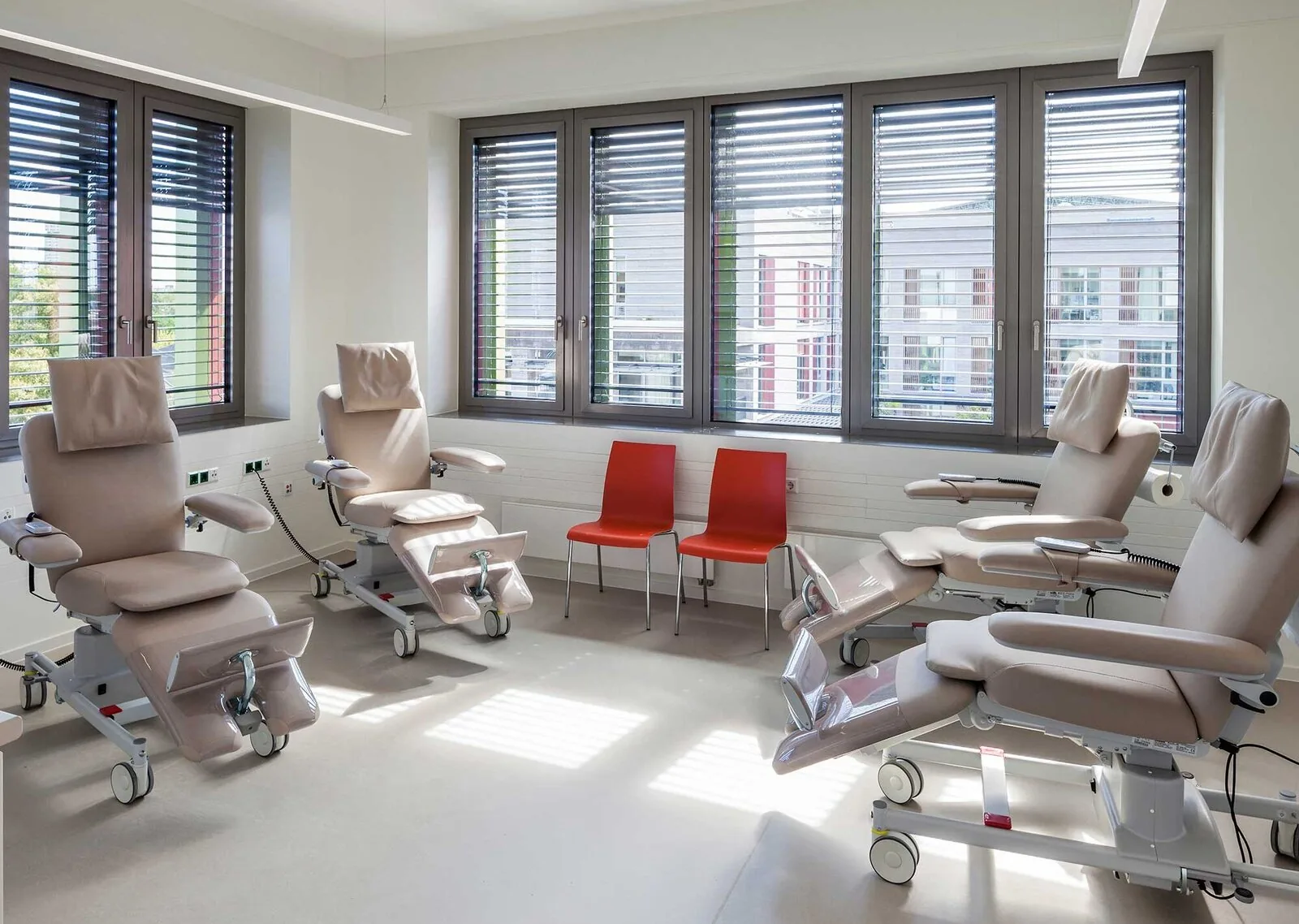 CIO Köln onkoloji merkezi terapi odaları (kaynak: aquatherm.de)